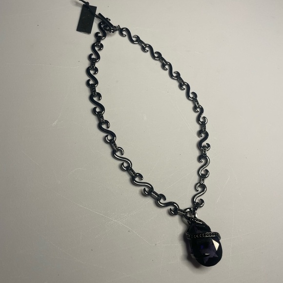 nOIr, Elegant Black and Purple Necklace - Picture 4 of 10
